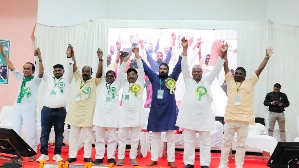 शिबू सोरेन चुने गये झारखंड कोलयरी मजदूर यूनियन एवं श्रमिक संघ के केंद्रीय अध्यक्ष