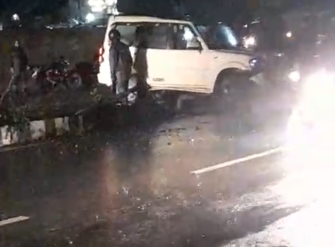 रांची बायपास रोड पर स्कॉर्पियो की जबरदस्त टक्कर, बड़ा हादसा टला *कोई हताहत नहीं, सभी सुरक्षित